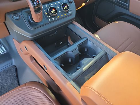 Certified 2025 Land Rover Defender 110 image 28