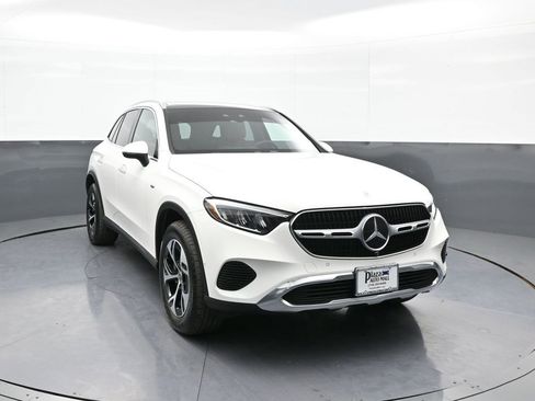 Used 2025 Mercedes-Benz GLC 350e 4MATIC image 3