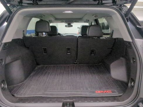 Used 2022 GMC Terrain SLT w/ Tech Package FWD image 31