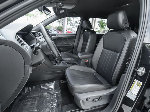 Used 2022 Volkswagen Tiguan SE R-Line image 9