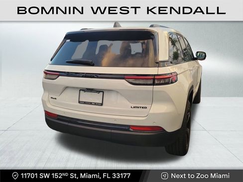 Used 2025 Jeep Grand Cherokee Limited w/ Black Appearance Package image 4