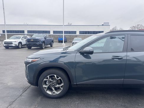 Used 2025 Chevrolet Trax LT w/ Sunroof Package image 4