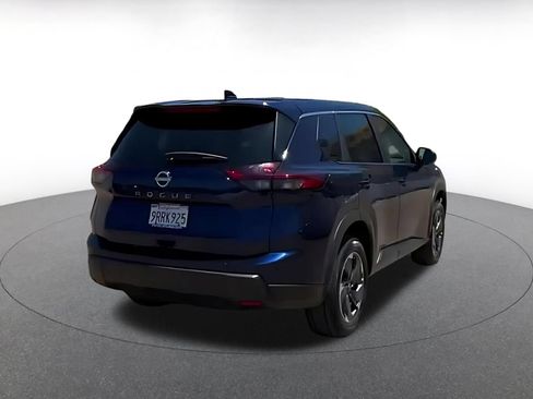 Used 2025 Nissan Rogue SV FWD image 10