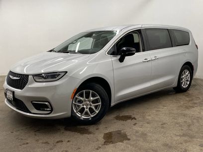 Used 2024 Chrysler Pacifica Touring-L