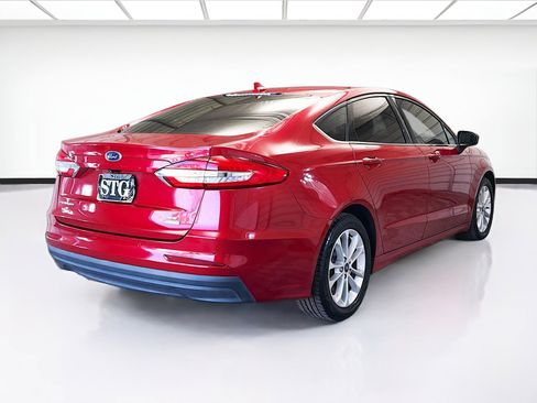 Used 2020 Ford Fusion SE image 4