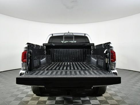 Used 2016 Toyota Tacoma Tacoma Double Cab image 25