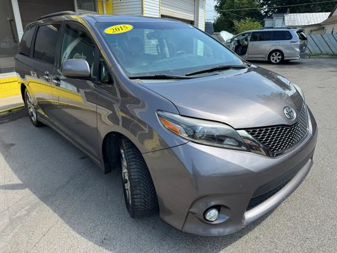 Used 2015 Toyota Sienna SE w/ SE Preferred Package FWD image 12