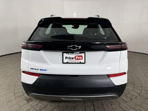 Used 2023 Chevrolet Bolt EUV LT w/ Driver Confidence Package image 5