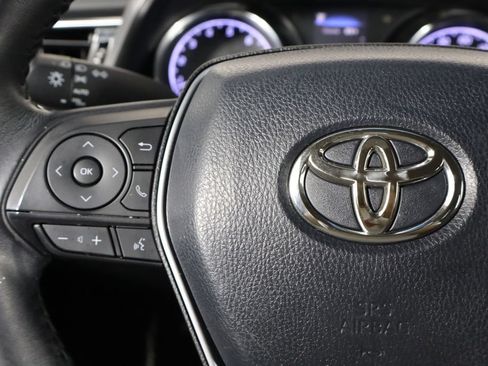 Used 2018 Toyota Camry SE w/ Convenience Package FWD image 8
