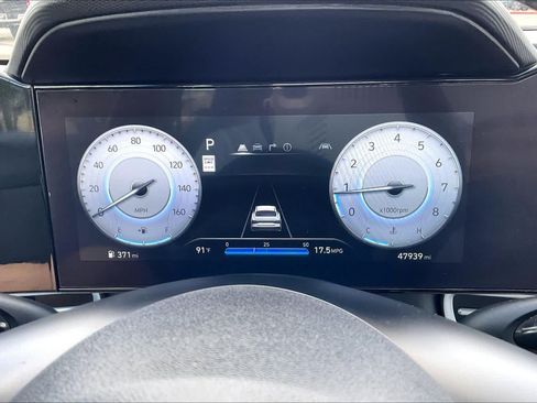 Used 2025 Hyundai Elantra Limited FWD image 25