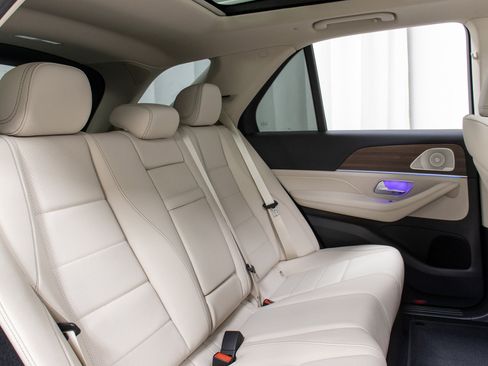 Used 2025 Mercedes-Benz GLE 350 4MATIC image 25