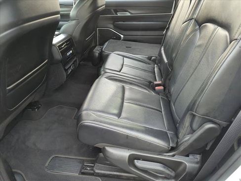 Used 2024 Jeep Wagoneer L Series II RWD image 18