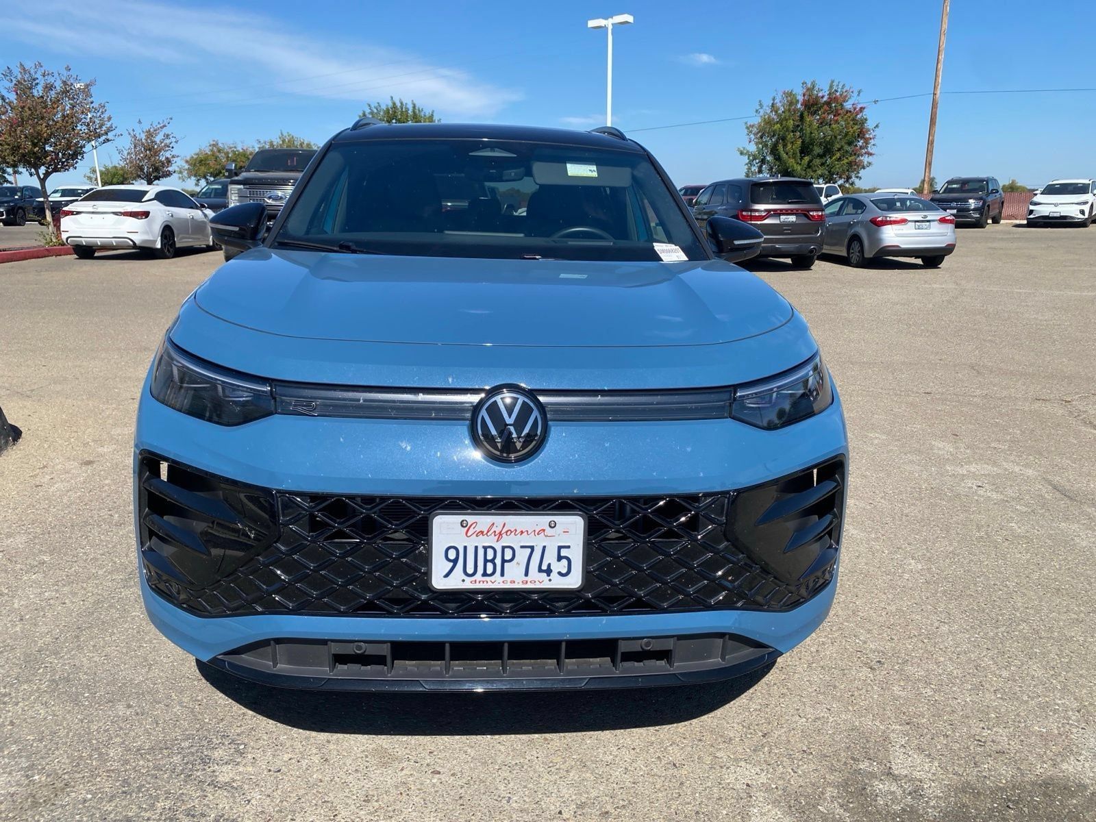 Used 2025 Volkswagen Tiguan SE R-Line AWD/4WD image 3