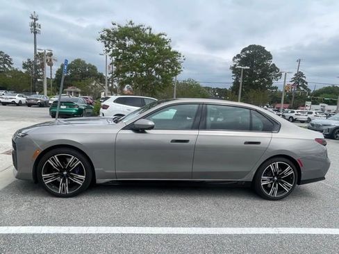 Used 2023 BMW 740i w/ Parking Assistance Package RWD image 3