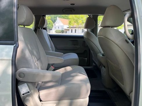 Used 2016 Kia Sedona L FWD image 16
