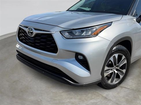Used 2020 Toyota Highlander XLE FWD image 6