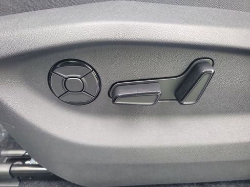 New 2026 Volkswagen Tiguan SE image 21