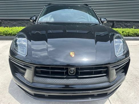 Certified 2023 Porsche Macan AWD/4WD image 8