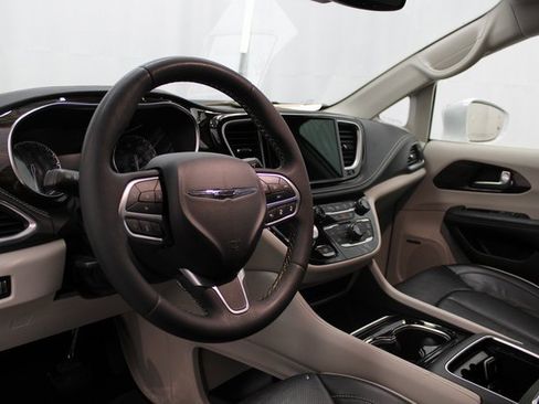 Used 2022 Chrysler Pacifica Limited image 15