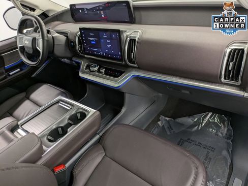 Certified 2025 Ford Expedition Max Platinum w/ Platinum Ultimate Package AWD/4WD image 33