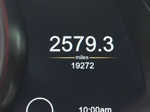 Used 2021 Aston Martin V8 Vantage Coupe image 33