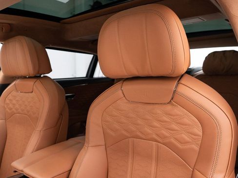 Used 2025 Bentley Flying Spur Plug-In Hybrid AWD/4WD image 16
