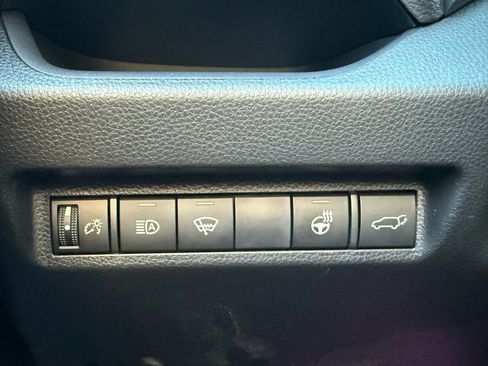 Used 2022 Toyota RAV4 SE w/ Weather & Moonroof Package image 27