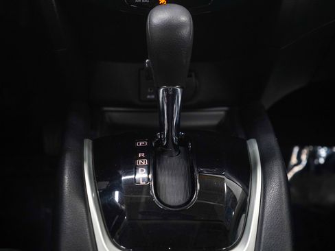 Used 2014 Nissan Rogue S FWD image 18