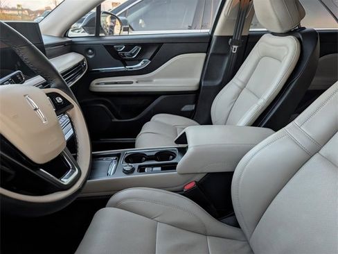 Used 2025 Lincoln Corsair Reserve w/ Equipment Group 202A image 8