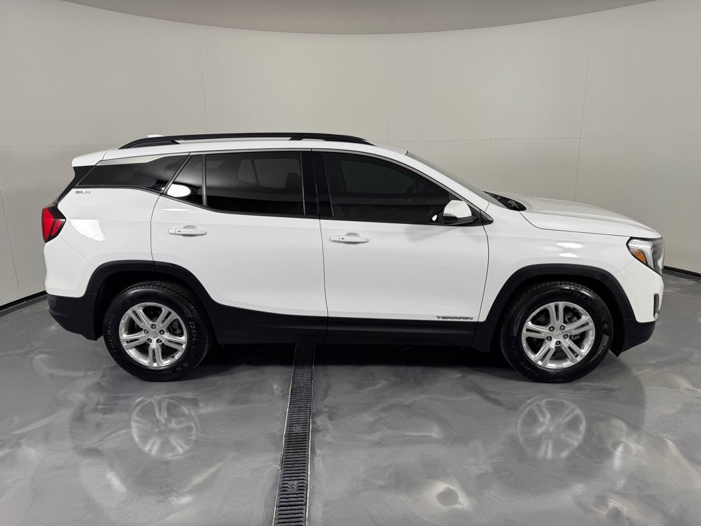 Used 2020 GMC Terrain SLE w/ Driver Convenience Package FWD image 4