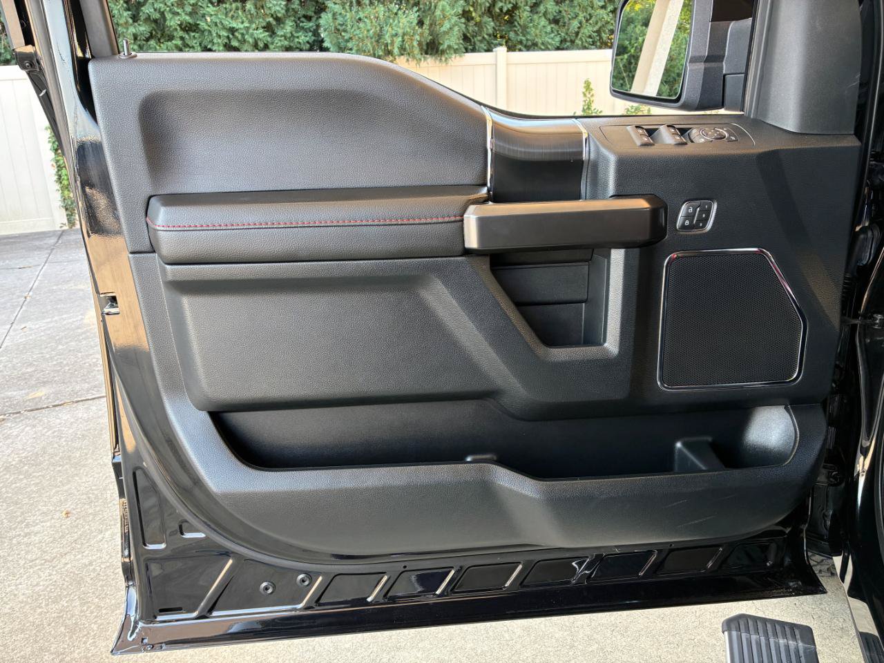 Used 2019 Ford F150 Lariat w/ Equipment Group 502A Luxury AWD/4WD image 9