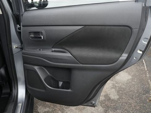 Used 2016 Mitsubishi Outlander SE AWD/4WD image 34