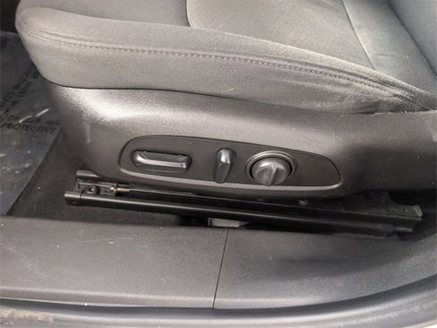 Used 2016 Chevrolet Malibu LT image 16