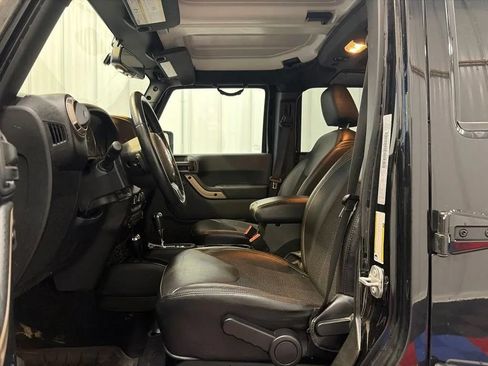 Used 2017 Jeep Wrangler Unlimited Sahara AWD/4WD image 11