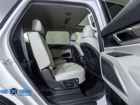 Used 2022 Kia Telluride EX w/ EX Premium Package image 37