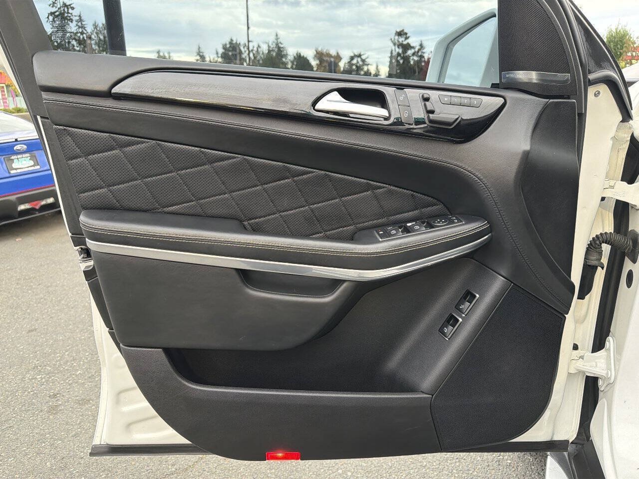 Used 2015 Mercedes-Benz GL 550 4MATIC w/ Driver Assistance Package image 39