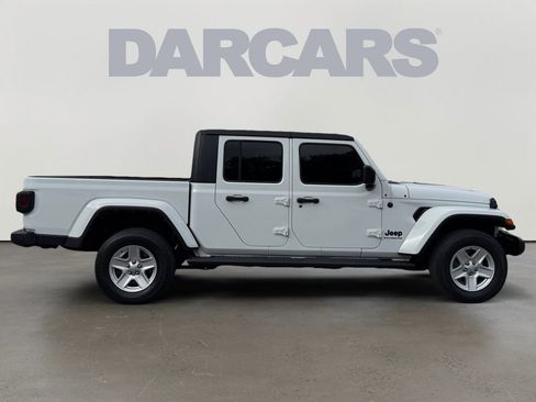 Used 2023 Jeep Gladiator Sport image 8