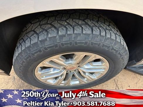 Used 2022 GMC Yukon SLT w/ SLT Premium Package AWD/4WD image 4