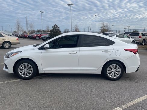 Used 2022 Hyundai Accent SE image 2