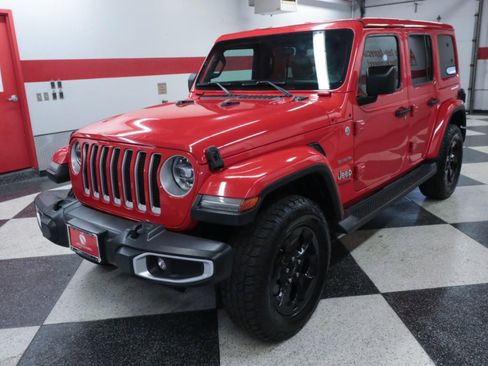Used 2018 Jeep Wrangler Unlimited Sahara w/ Cold Weather Group image 5