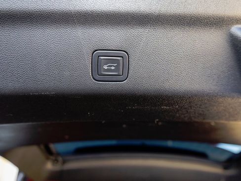 Used 2023 Cadillac Escalade ESV V image 27