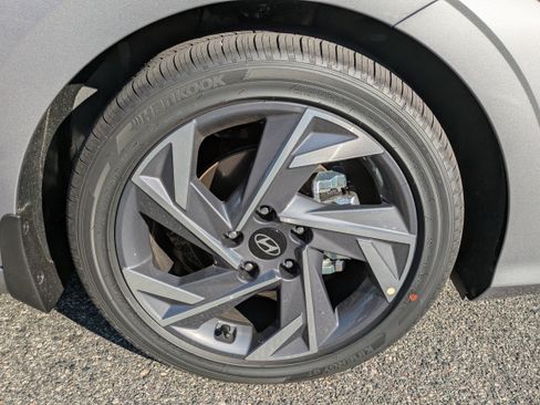 New 2026 Hyundai Elantra Limited image 14