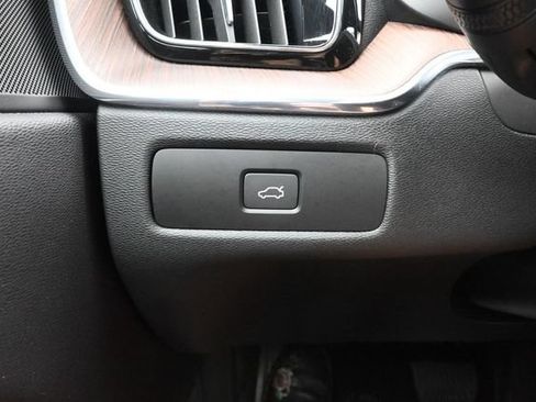 Used 2023 Volvo XC60 B5 Plus w/ Climate Package AWD/4WD image 27