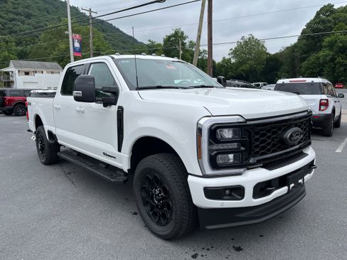 New 2026 Ford F250 Lariat w/ Black Appearance Package AWD/4WD image 4