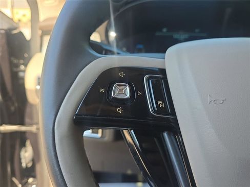 Used 2023 Lincoln Corsair FWD image 20