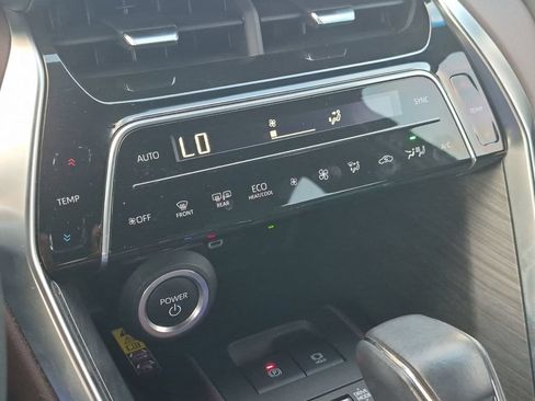 Used 2023 Toyota Venza XLE AWD/4WD image 21
