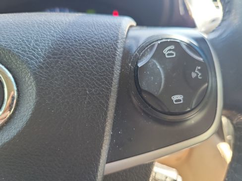 Used 2012 Toyota Camry XLE w/ Leather Pkg FWD image 28