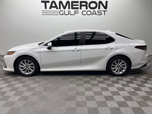 Used 2021 Toyota Camry LE image 6