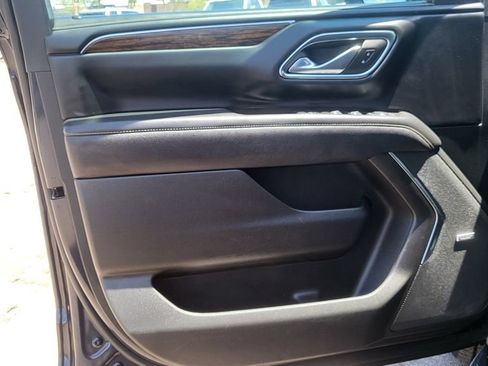 Used 2023 Chevrolet Suburban Premier AWD/4WD image 25