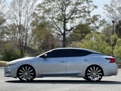 Used 2016 Nissan Maxima SR w/ Interior Lighting Package FWD image 8